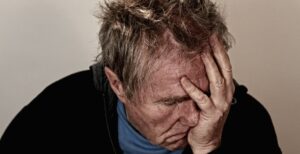 Scopri di più sull'articolo Chiavetta USB e ciondoli anti-5G: venditori online a caccia di creduloni