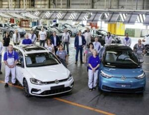 Scopri di più sull'articolo Volkswagen, stop alla produzione di auto a benzina a Zwickau. Si produrranno solo auto elettriche