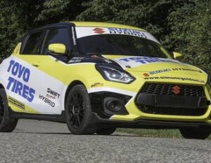 Scopri di più sull'articolo Suzuki Swift Sport Hybrid R1 è la prima ibrida nel mondo dei rally