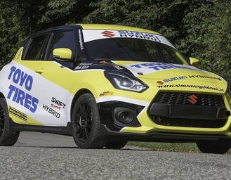 Al momento stai visualizzando Suzuki Swift Sport Hybrid R1 è la prima ibrida nel mondo dei rally
