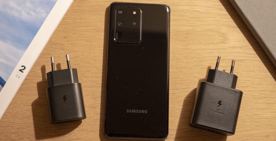 Non includere il caricabatterie nelle confezioni dei futuri smartphone. Ci pensa anche Samsung