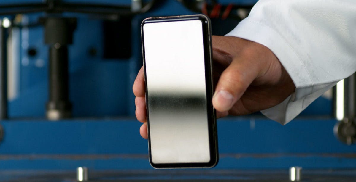 Basta graffi sullo schermo dello smartphone. La promessa del nuovo Gorilla Glass Victus