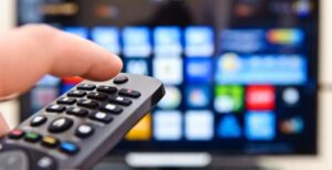 Scopri di più sull'articolo Piratavano Sky e DAZN, maxi-operazione della Guardia di Finanza: oscurati 65mila abbonamenti illegali