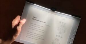 Scopri di più sull'articolo Ecco il prototipo dell’eBook pieghevole. Il libro digitale si apre e chiude come un libro di carta