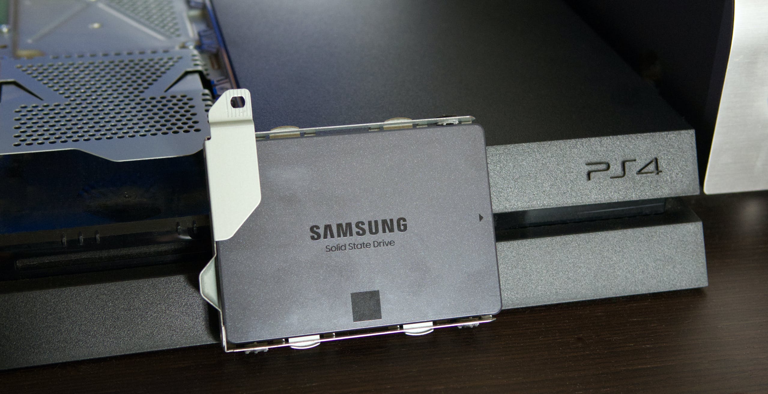 Un SSD per dare nuova linfa alla vecchia cara PS4: vale la pena?