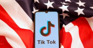 Scopri di più sull'articolo Microsoft vicina all’acquisizione di TikTok per sventare il ban di Trump e mettere le mani sul social del momento