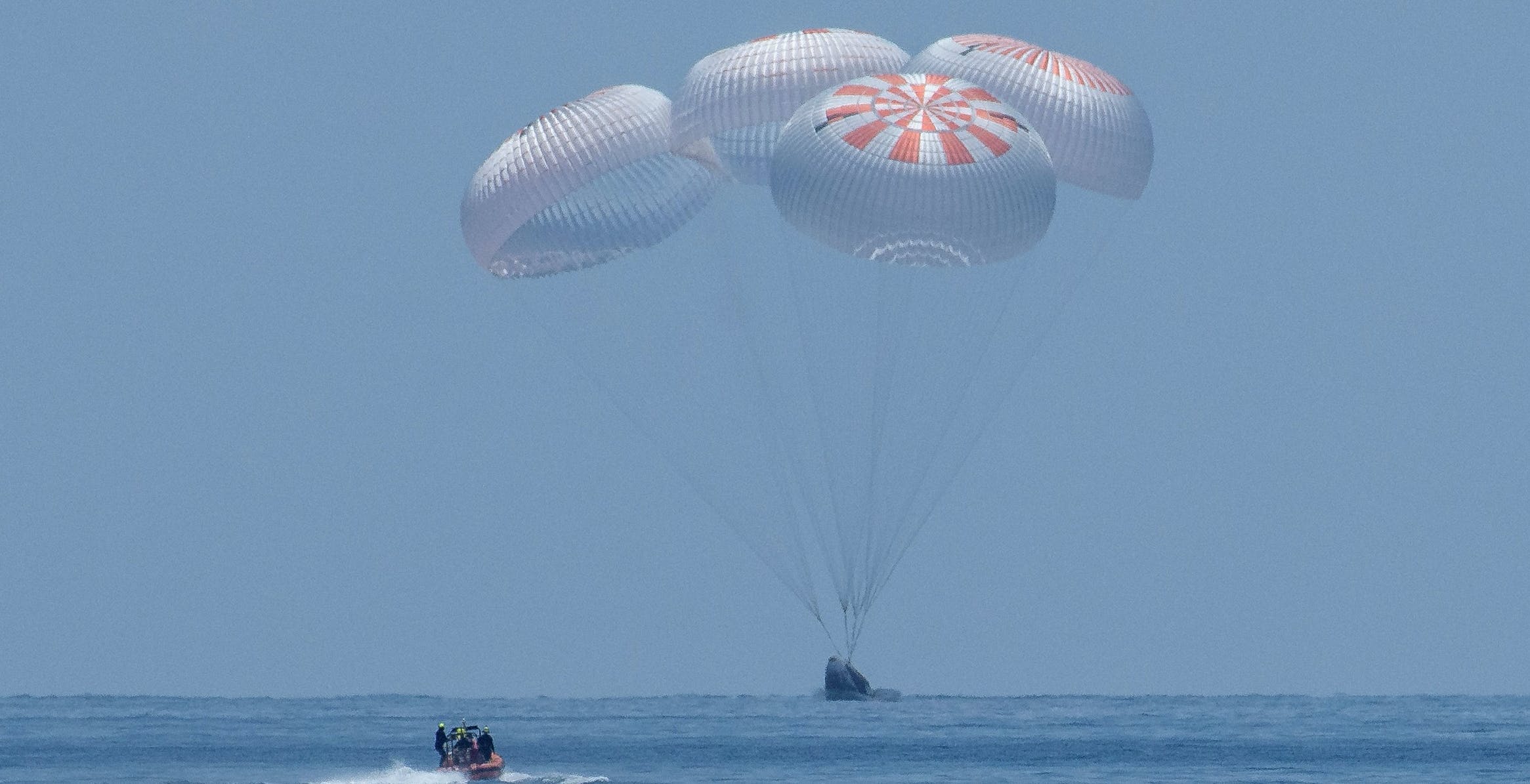 Crew Dragon, ammaraggio perfetto: SpaceX si ritaglia un ruolo da leader nell’esplorazione spaziale