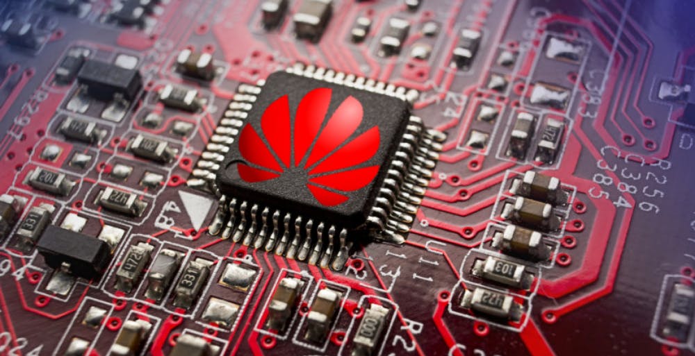 Gli USA inaspriscono le restrizioni per Huawei: “Ha provato a rifornirsi di chip attraverso terzi”