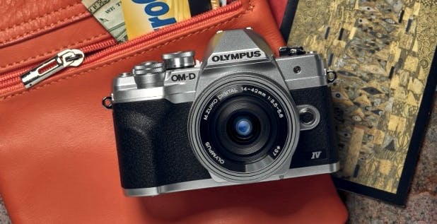 Scopri di più sull'articolo La nuova Olympus OM-D E-M10 Mark IV strizza l’occhio ai selfie