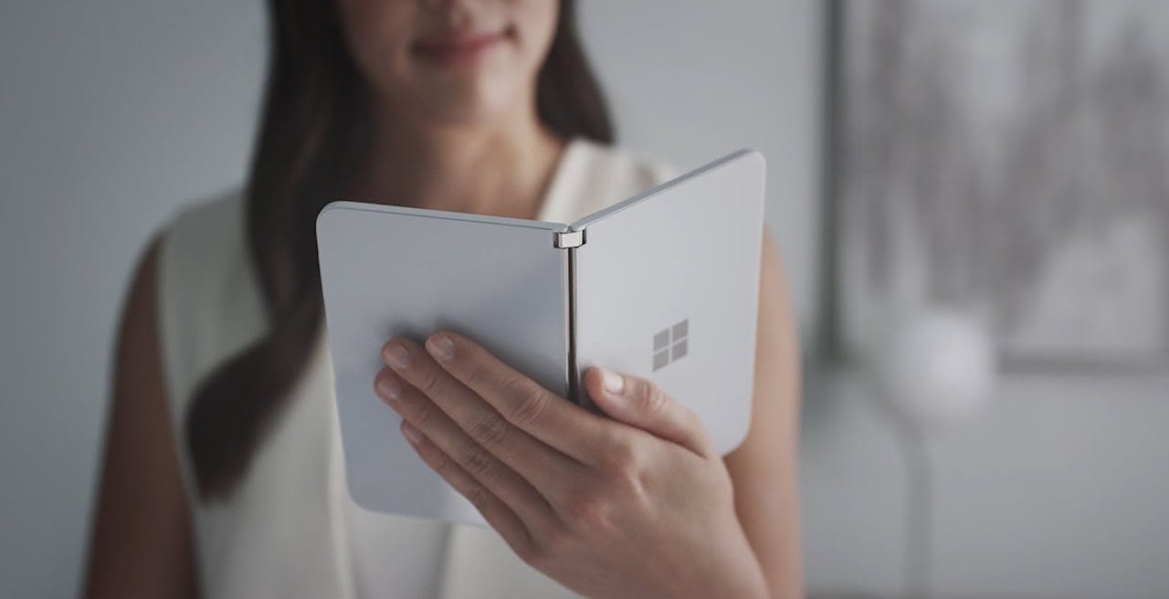 Al momento stai visualizzando Surface Duo disponibile dal 10 settembre in America. Costerà 1399 dollari