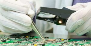 Scopri di più sull'articolo Gli Usa vogliono colpire SMIC, il più grande produttore di chip cinese. Che affonda in borsa