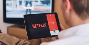 Scopri di più sull'articolo Alcune serie TV e film Netflix ora si possono vedere gratis