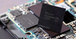 Scopri di più sull'articolo Samsung e Hynix smettono di vendere a Huawei, che ha già fatto scorte di memorie facendo salire i prezzi del 15%