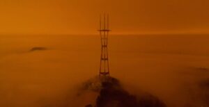 Scopri di più sull'articolo Il cielo di San Francisco si è tinto di un rosso post-apocalittico a causa degli incendi che mordono la California