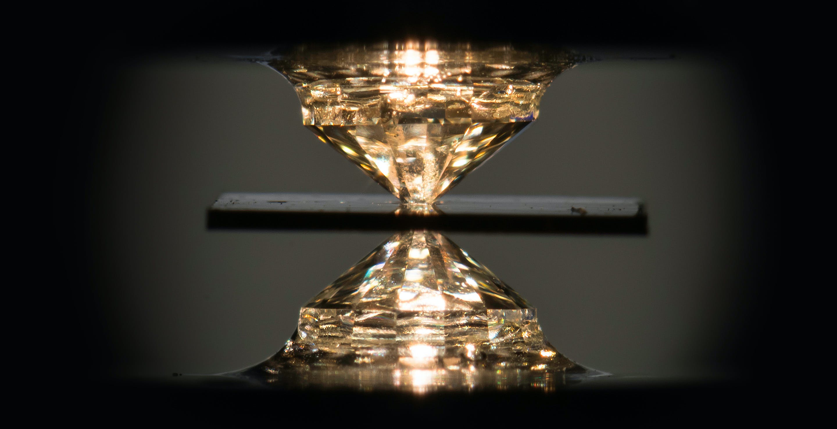 Al momento stai visualizzando Raggiunta per la prima volta la superconduttività a temperatura ambiente