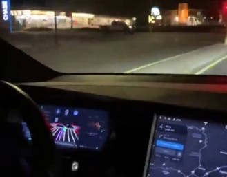 Al momento stai visualizzando Arrivano le prime immagini delle Tesla che guidano da sole. La guida autonoma è realtà?