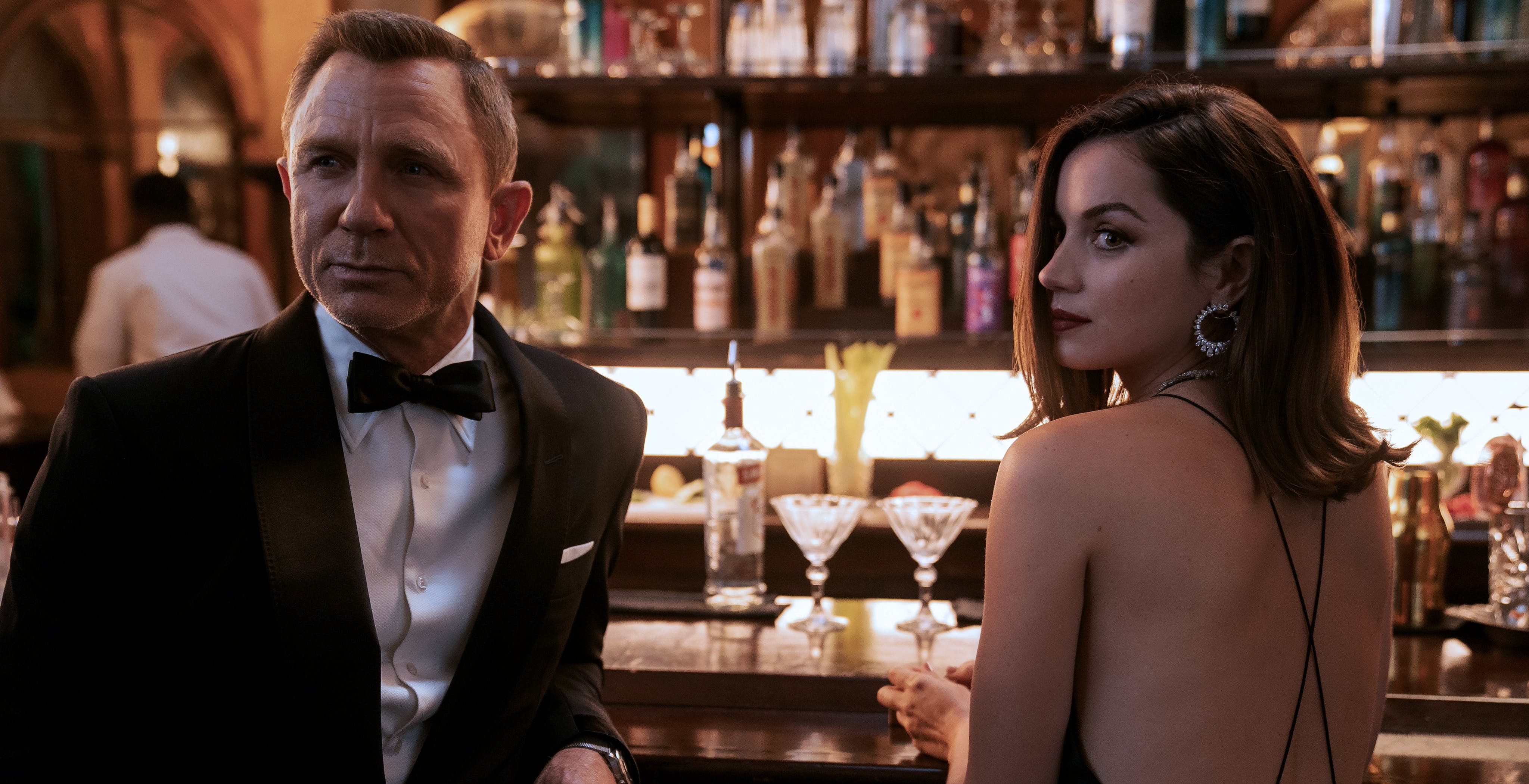 Al momento stai visualizzando No Time To Die tradisce i cinema? Apple TV+ e Netflix puntano il film di James Bond