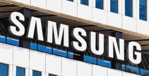 Scopri di più sull'articolo Il primo smartphone arrotolabile di Samsung pronto per il 2021