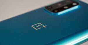 Scopri di più sull'articolo OnePlus 8T, prime impressioni. Schermo piatto e tanta velocità a 599 euro