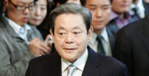 Scopri di più sull'articolo Lee Kun-hee, presidente di Samsung, è morto all’età di 78 anni. Ha creato un impero tecnologico