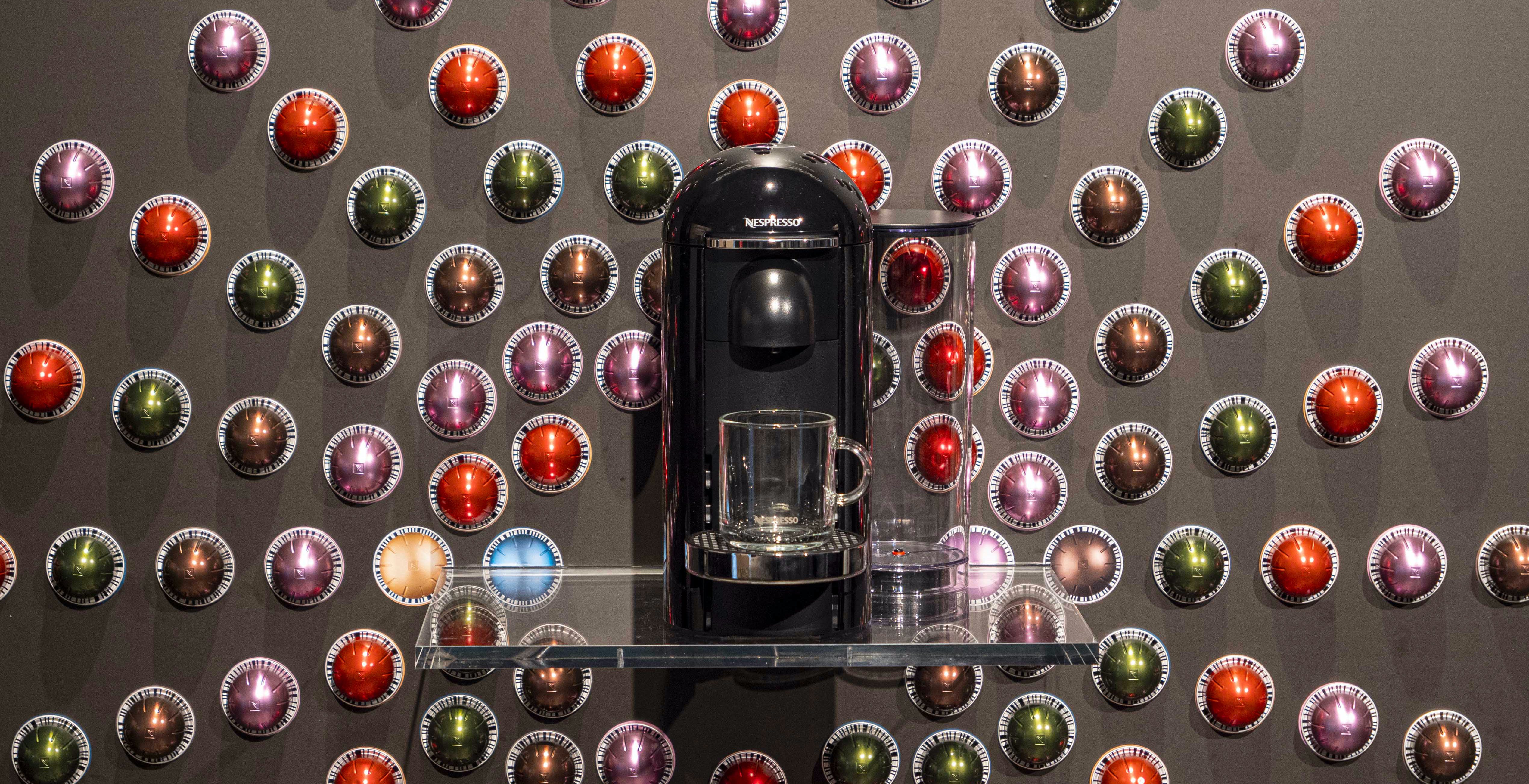 Scopri di più sull'articolo Nespresso Vertuo, capsule a 7000 giri per un caffè con schiuma super. Nespresso: “Espresso perfetto grazie al codice a barre”