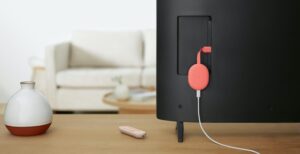 Scopri di più sull'articolo Chromecast con Google TV in Italia il 15 ottobre a 69 euro. Con 4K e HDR dichiara guerra alla Amazon Fire TV Stick 4K