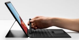 Scopri di più sull'articolo I PC Windows 10 on ARM saranno compatibili con le app x64 a partire da novembre