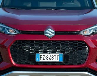 Al momento stai visualizzando Una settimana con Suzuki Across Plug-in: l’autonomia elettrica stupisce, giù i consumi