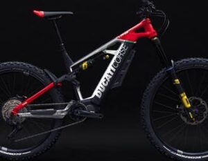 Scopri di più sull'articolo La TK01-RR è la nuova eBike Ducati, motore Shimano EP8 e sospensioni Ohlins
