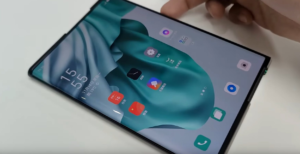 Scopri di più sull'articolo Lo smartphone che si srotola e gli occhiali AR: uno sguardo al futuro di Oppo