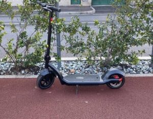 Scopri di più sull'articolo Lexgo Lex R10, recensione. Monopattino più sicuro con pedana e ruote più grandi