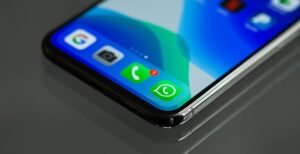 Scopri di più sull'articolo WhatsApp contro Apple: “Le etichette sulla privacy avvantaggiano iMessage”