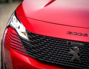 Scopri di più sull'articolo Nuovo 3008 Hybrid Plug-in: il SUV bestseller di Peugeot si rifà il trucco e poco altro