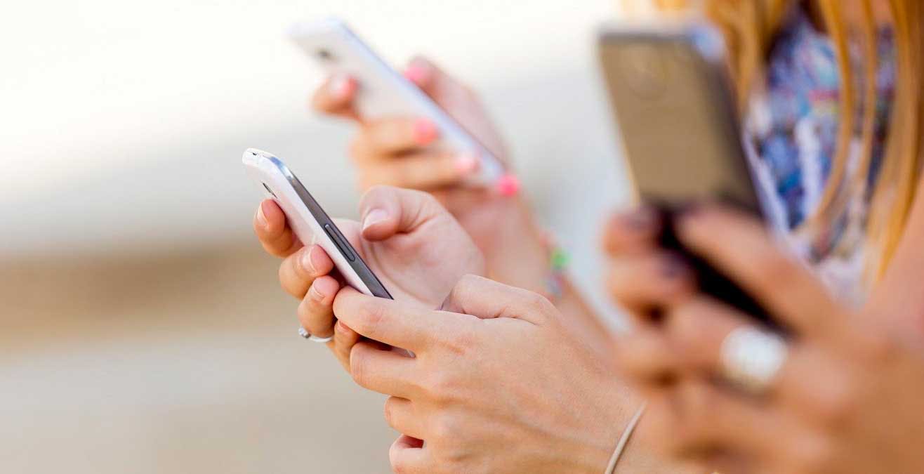 Al momento stai visualizzando Arriva il cellulare di cittadinanza per chi ha un reddito ISEE inferiore a 20.000 euro e non ha uno smartphone