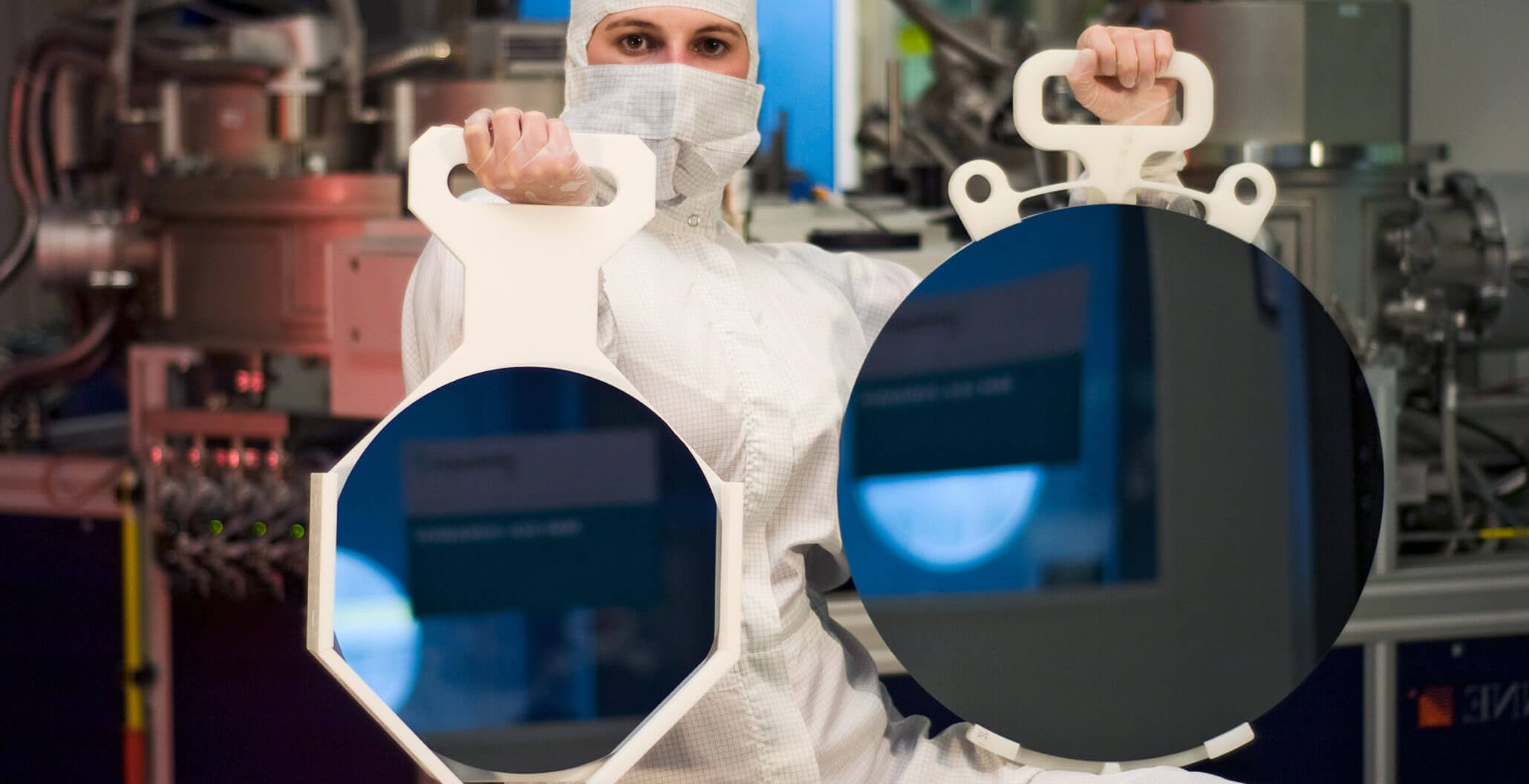 Scopri di più sull'articolo Intel deve cambiare marcia. I consigli dei consulenti: vendere le fonderie interne e attirare clienti come Apple, Microsoft e Amazon