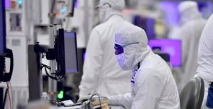 Scopri di più sull'articolo Il nuovo CEO di Intel ha le idee chiare: “Dobbiamo fare CPU migliori di quelle prodotte dall’azienda lifestyle di Cupertino”