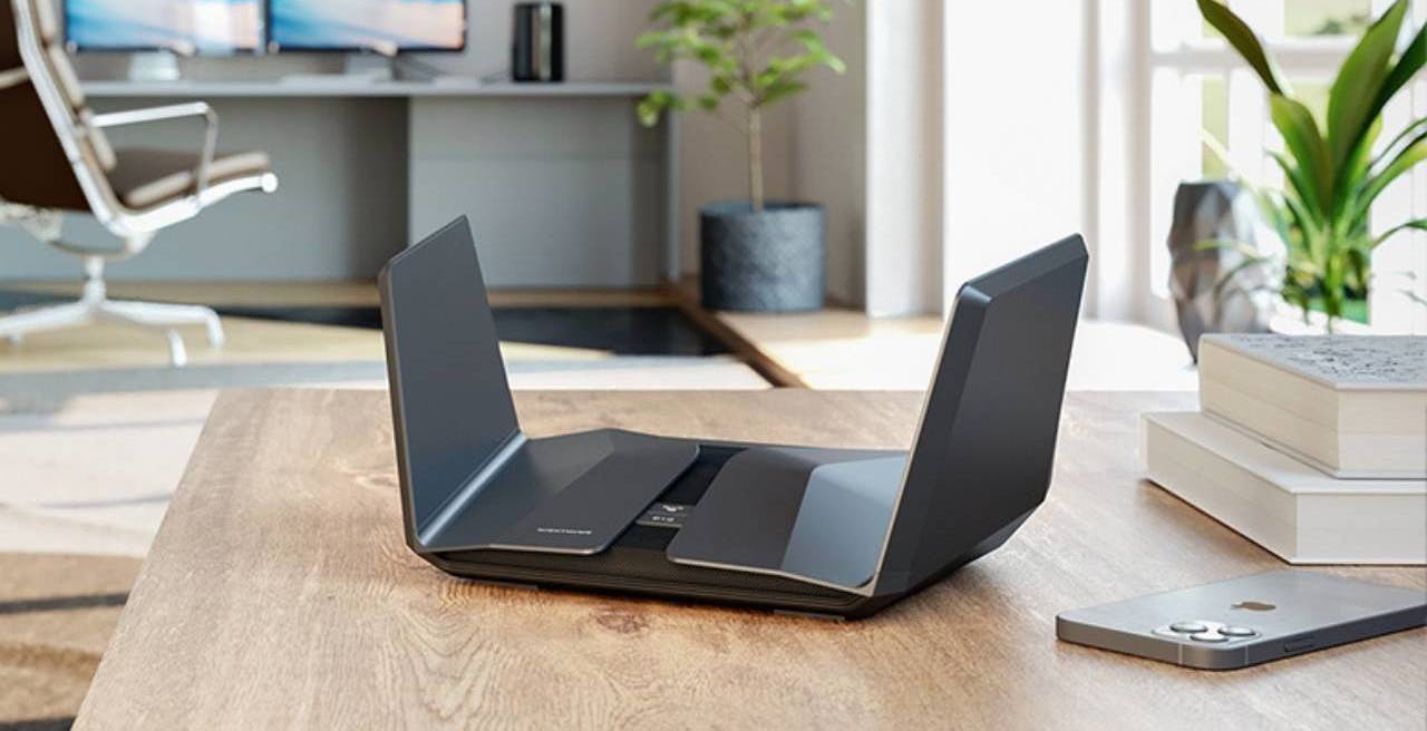 Netgear, ecco il Nighthawk RAXE500. È il primo router WiFi 6E Tri-Band al mondo
