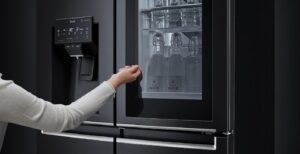 Scopri di più sull'articolo “Apriti frigo”, con i nuovi frigoriferi InstaView di LG la porta si apre con la voce