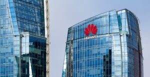 Scopri di più sull'articolo Trump ancora contro Huawei: ha revocato a Intel e altre società tecnologiche le licenze per vendere i loro prodotti