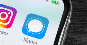 Scopri di più sull'articolo I download di Signal sono drasticamente cresciuti dopo un tweet di Musk e le critiche a Facebook e WhatsApp
