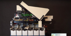 Scopri di più sull'articolo Un Raspberry Pi e 10.000 pezzi di Lego: questa invenzione artigianale divide i mattoncini grazie all’IA