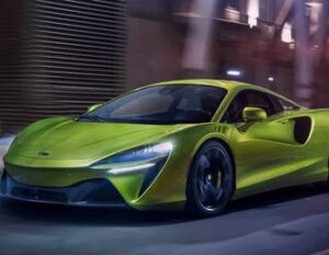 Scopri di più sull'articolo McLaren svela Artura, la sua prima ibrida plug-in. Si parte da 226.000 euro