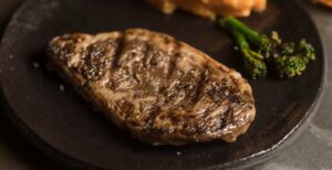 Scopri di più sull'articolo La costata di carne coltivata in laboratorio mostra il potenziale della biostampa 3D israeliana