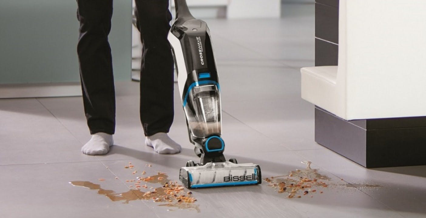 Bissell Crosswave è la lavapavimenti senza fili che aspira, lava e si pulisce da sola quando è in carica