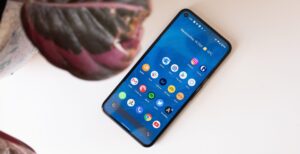 Scopri di più sull'articolo Ecco come sarà Android 12: attenzione alla privacy, nuova tendine delle notifiche e nuovi widget