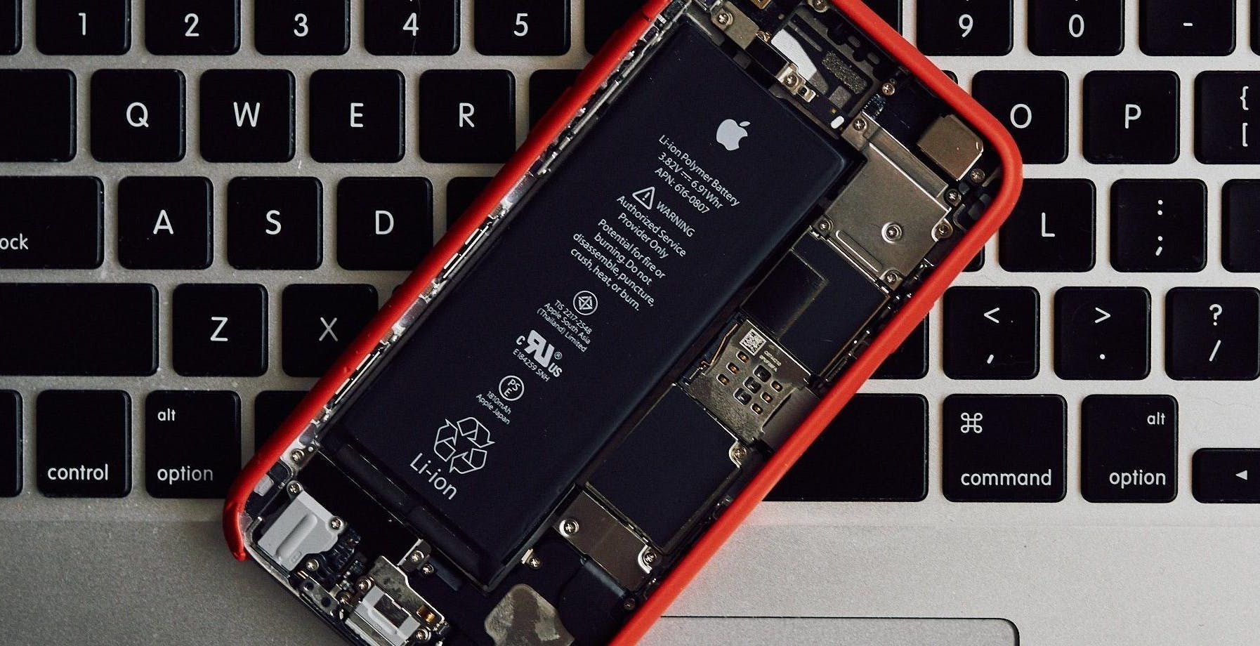 Al momento stai visualizzando Altroconsumo ha dato il via alla class action contro Apple per il battery gate. Chiesti 60 milioni di euro