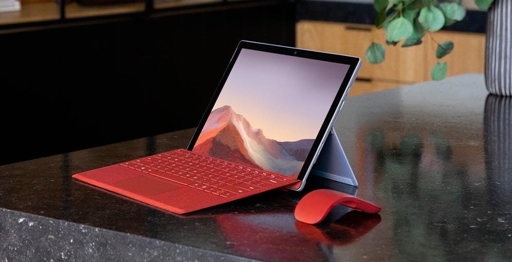 Al momento stai visualizzando Pubblicità Microsoft su Youtube: “Surface Pro 7 molto meglio del MacBook Pro”