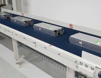 Al momento stai visualizzando Volkswagen inizia il riciclo delle batterie: la spiegazione di tutti i passaggi