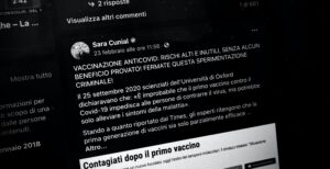 Scopri di più sull'articolo Dov’è il pugno duro contro le fake news? Sara Cunial chiama la vaccinazione “sperimentazione criminale” e Facebook non interviene