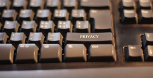 Scopri di più sull'articolo Google smetterà di tracciare gli utenti sul web per personalizzare le pubblicità